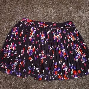 Floral mini skirt with exquisite texture